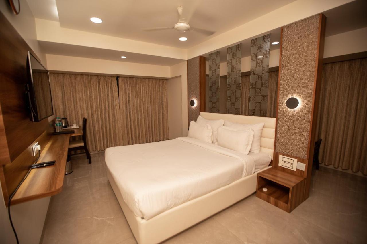 Hotel Naaz Executive Mumbai Exterior foto
