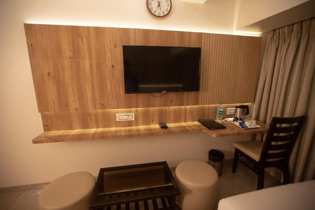 Hotel Naaz Executive Mumbai Exterior foto