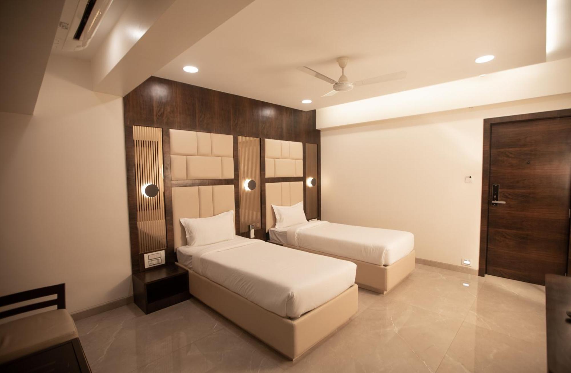 Hotel Naaz Executive Mumbai Exterior foto