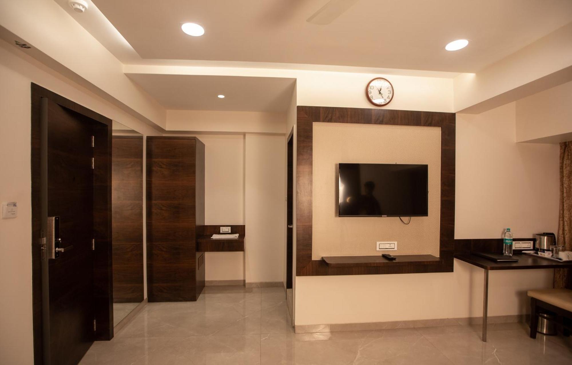 Hotel Naaz Executive Mumbai Exterior foto